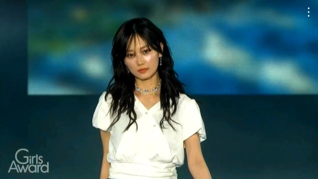 山下美月ちゃん、Vネックで美デコルテが輝く！！！【本乃木坂46】 | 山下美月ちゃん、Vネックで美デコルテが輝く！！！【本乃木坂46】 | アイドルまとめ速報 ドル速(画像19001242570813_2)